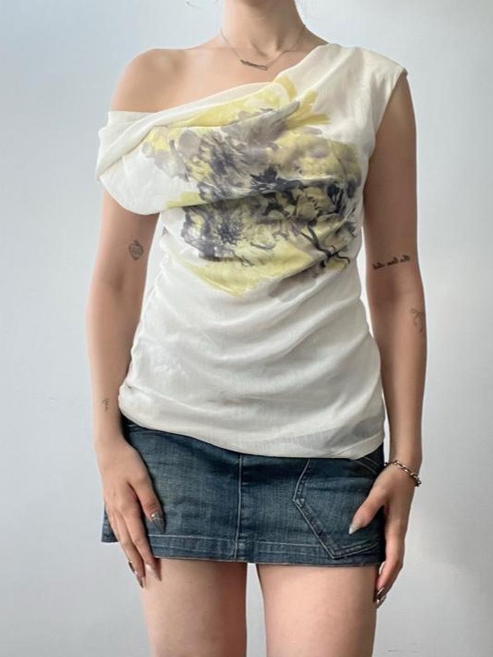Size Medium Wide Neck White Floral Top